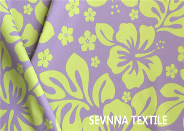 Unifi tekstylna tkanina poliestrowa z recyklingu na koszulce Repreve Fiber Knit