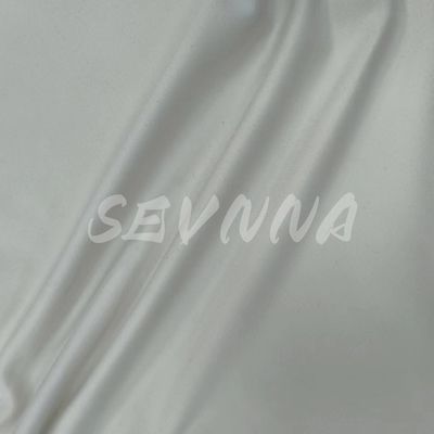 Tkanina z biustonosza sportowego o średnim/wysokim poziomie podtrzymania z podkładką i włóknami z recyklingu z nylonu