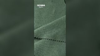 Teksturowana tkanina kąpielowa o wysokiej rozciągliwości, odporna na chlor